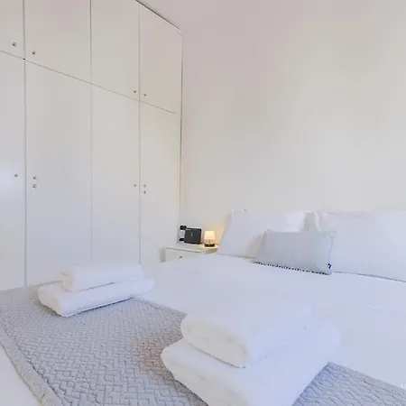 Daire Terrazzo Retreat, 2 Mins Walk To Beach Siviri