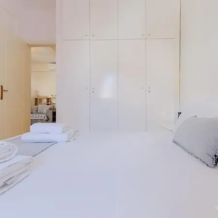 Terrazzo Retreat, 2 Mins Walk To Beach *