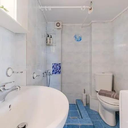 Terrazzo Retreat, 2 Mins Walk To Beach Daire Siviri