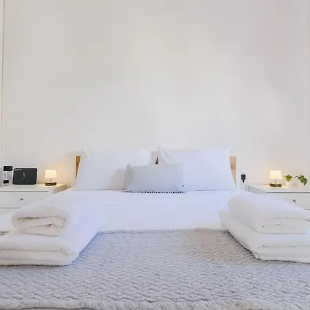 Terrazzo Retreat, 2 Mins Walk To Beach *