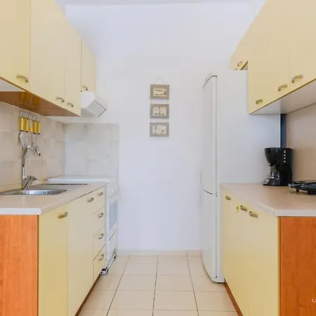 Terrazzo Retreat, 2 Mins Walk To Beach *