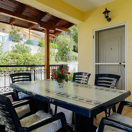 Terrazzo Retreat, 2 Mins Walk To Beach Daire *