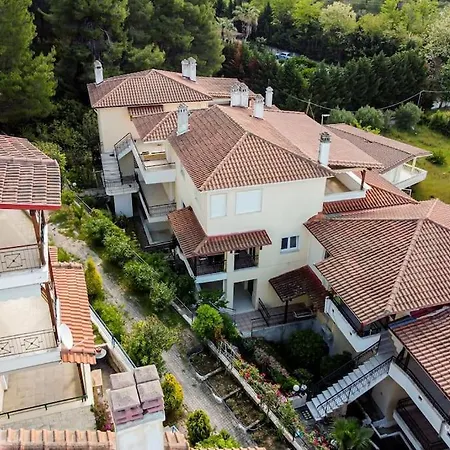 Terrazzo Retreat, 2 Mins Walk To Beach