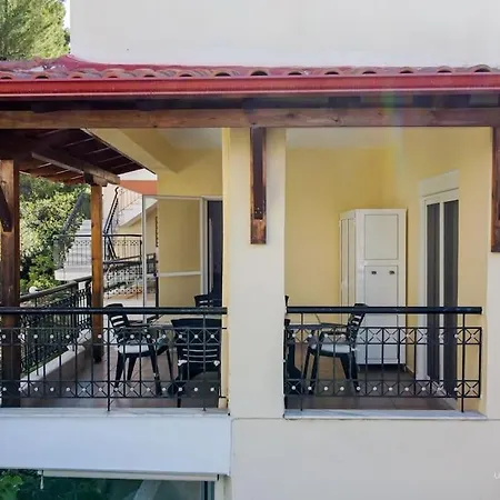 Terrazzo Retreat, 2 Mins Walk To Beach Daire *
