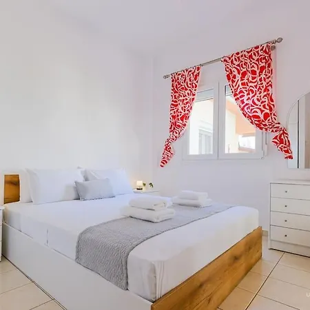 Terrazzo Retreat, 2 Mins Walk To Beach Daire *