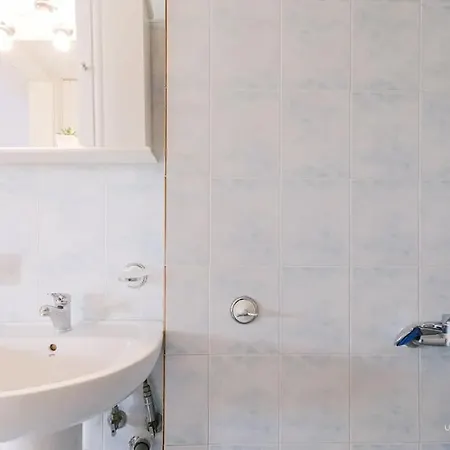 Terrazzo Retreat, 2 Mins Walk To Beach Διαμέρισμα