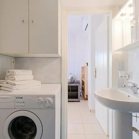 Διαμέρισμα Terrazzo Retreat, 2 Mins Walk To Beach